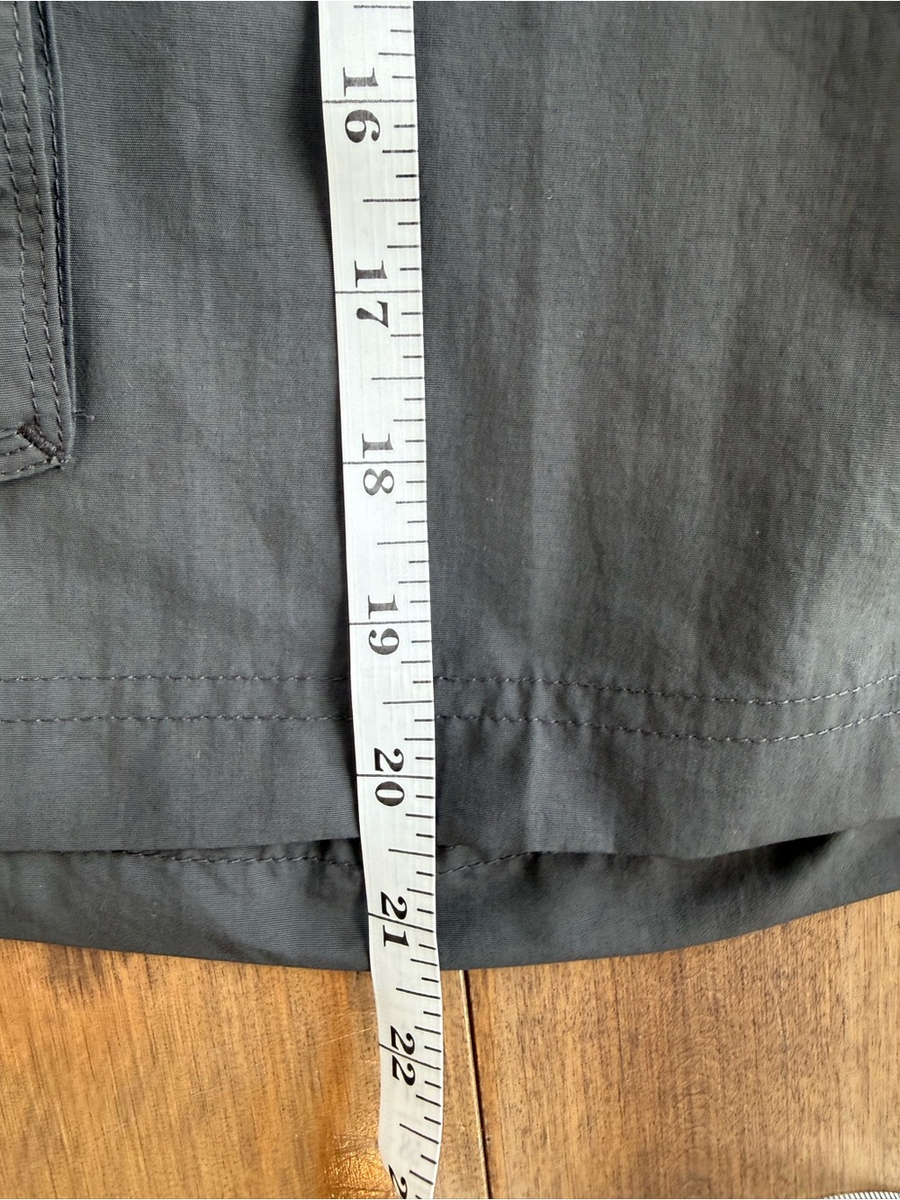 NWT Eastern Mountain Sports Gray Camp Cargo Shorts Size 34 - Picture 5 of 6